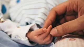 സ്വകാര്യ ആശുപത്രിയുടെ ശുചിമുറിയിൽ ഉപേക്ഷിക്കപ്പെട്ട നവജാത ശിശു മരിച്ചു