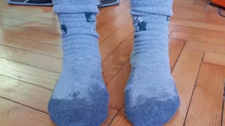 നനഞ്ഞ സോക്സ് ധരിച്ചാണോ ഇരിപ്പ് ? അപകടമാണ്