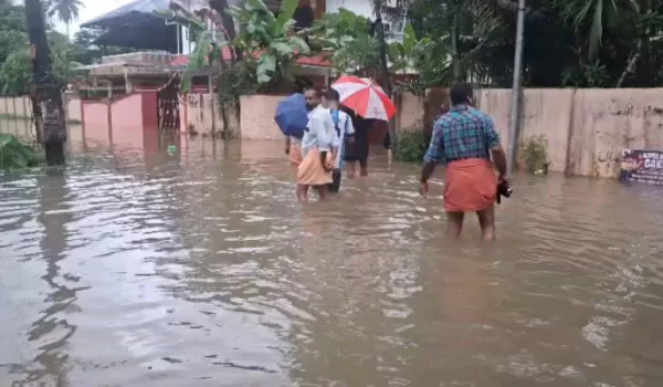 സംസ്ഥാനത്ത് അതിശക്തമായ മഴ നാളെയും തുടരും; 12 ജില്ലകളിൽ ഓറഞ്ച് അലേർട്ട്