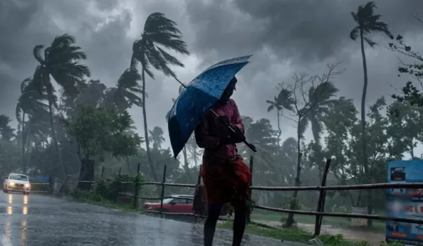 സംസ്ഥാനത്ത് വീണ്ടും മഴ കനക്കുന്നു, അതിതീവ്ര മഴ മുന്നറിയിപ്പ്; 8 ജില്ലകളിൽ റെഡ് അലേർട്ട്