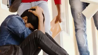 പെരുമ്പാവൂരിൽ റാഗിംഗ് ചെറുക്കുന്നതിനിടെ വിദ്യാർത്ഥിക്ക് ക്രൂരമർദ്ദനമേറ്റ സംഭവം; പ്രതിഷേധവുമായി നാട്ടുകാർ രംഗത്ത്