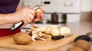 പോഷകങ്ങളുടെ കലവറയാണ്: ഇനി ഉരുളക്കിഴങ്ങിന്റെ തൊലി വെറുതെ കളയണ്ട