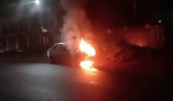 കൊല്ലത്ത് ഓടിക്കൊണ്ടിരുന്ന കാറിന് തീപിടിച്ചു; ആളപായമില്ല