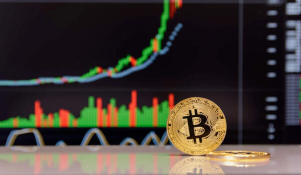 റോക്കറ്റ് പോലെ പാഞ്ഞ് ബിറ്റ് കോയിൻ; ഒറ്റദിവസം കൊണ്ടുള്ള മൂല്യവർധന മൂന്നര ലക്ഷം രൂപ!