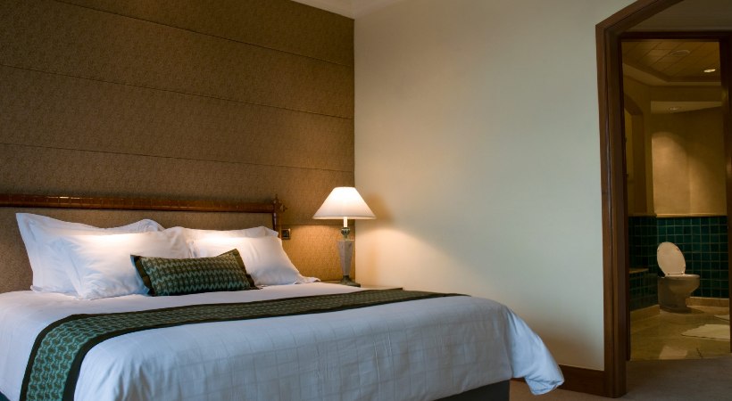 essential-hotel-room-check-in-tips-to-avoid-extra-charges-malayalam