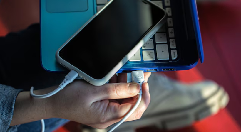 LAPTOP PHONE CHARGING