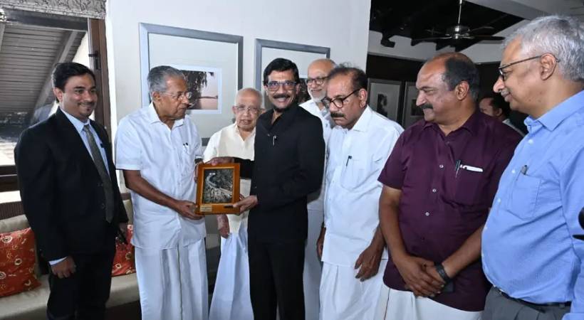 Sri Lankan delegation + Pinarayi Vijayan