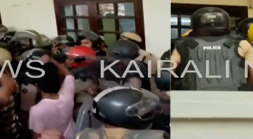 SFI Protests at Kerala University