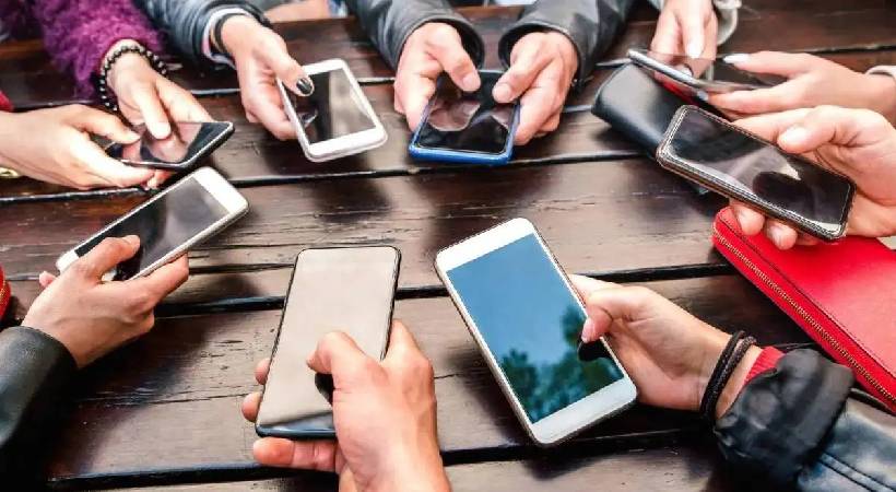 Doom scrolling addiction