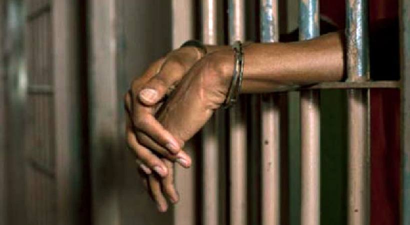 ലോക്കപ്പില്‍ ഇനി ഷര്‍ട്ടും പാന്റും ഇല്ല; ആത്മഹത്യ തടയാന്‍ മുംബൈയില്‍ പ്രതികള്‍ക്ക് പുതിയ ഡ്രസ് കോഡ്