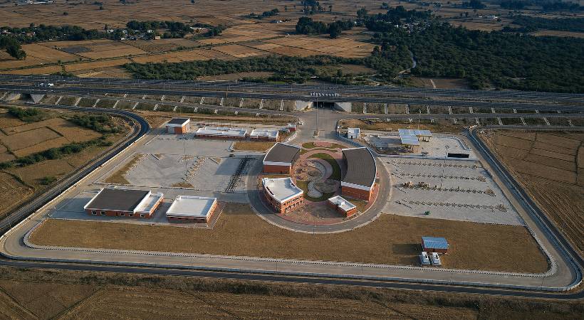 ഗംഗാ എക്സ്പ്രസ് വേ ഉദ്ഘാടനം ചെയ്ത് പ്രധാനമന്ത്രി; ഇടനാഴി യാഥാ‌ർഥ്യമായത് അദാനി ഗ്രൂപ്പിന്റെ നേതൃത്വത്തിൽ