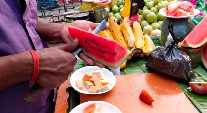 വേനലിൽ ഏറെ നേരം മുറിച്ചു വച്ച പഴങ്ങൾ കഴിക്കല്ലേ,അസുഖങ്ങൾ ഓടിയെത്തും