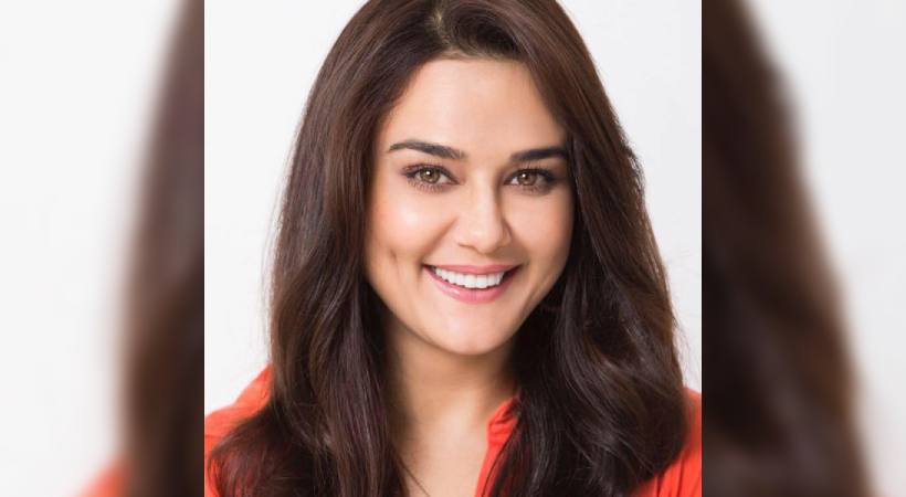 പാപ്പരാസികളെ ഇഷ്ടമാണോ?; പാപ്പരാസി സംസ്‌കാരത്തെപ്പറ്റി തന്റെ നിലപാട് തുറന്നുപറഞ്ഞ് പ്രീതി സിന്റ