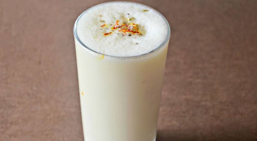 കൂളാക്കും ഈ കൂൾ തേങ്ങാ ലെസ്സി; ഉണ്ടാക്കാനോ വളരെ എളുപ്പം